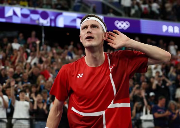 关于丹麦羽毛球队力克日本羽毛球队，安赛龙完成帽子戏法的信息