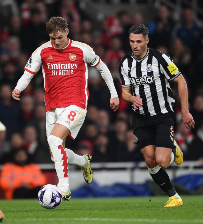 巴萨鏖战阿森纳,门迪状态火热 巴萨鏖战阿森纳,门迪状态火热