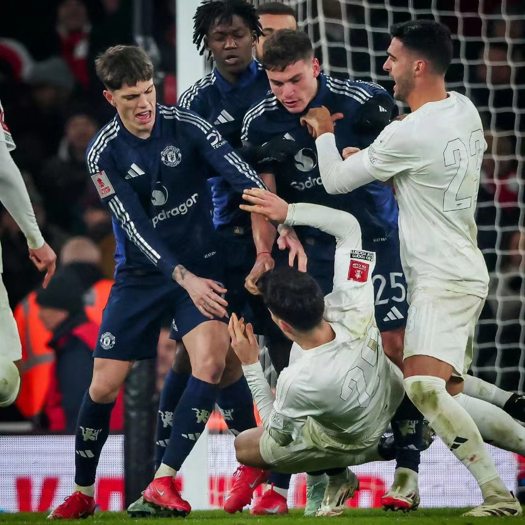 拜仁慕尼黑球员染红被罚停赛，球队训练背靠背的简单介绍