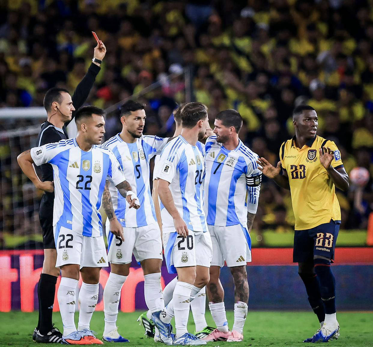 冠军争夺赛中现黑马,逆袭惊艳全场观众 冠军争夺赛中现黑马,逆袭惊艳全场观众