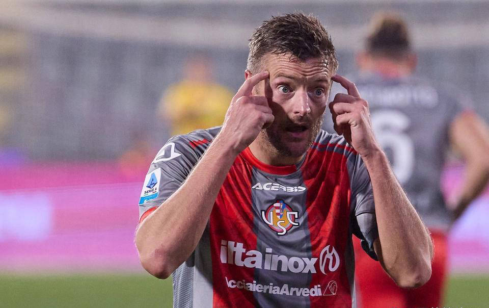 包含那不勒斯遭遇连败，争冠希望岌岌可危的词条