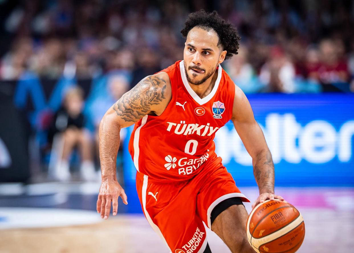 包含欧锦赛悬念揭晓：波兰队惊艳斩获荣誉的词条