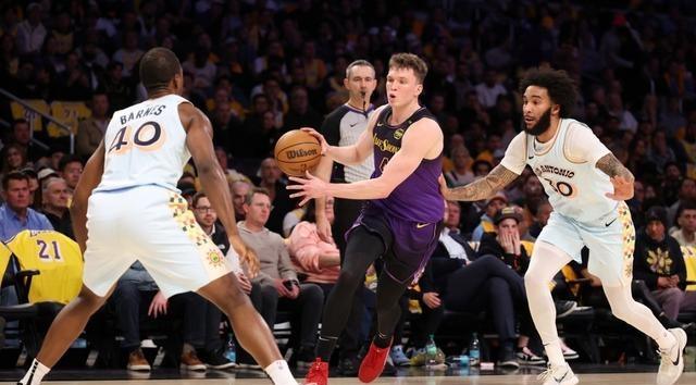 PG电子线上登入-马刺碾压波兰男篮，拉塞尔统治全场的简单介绍