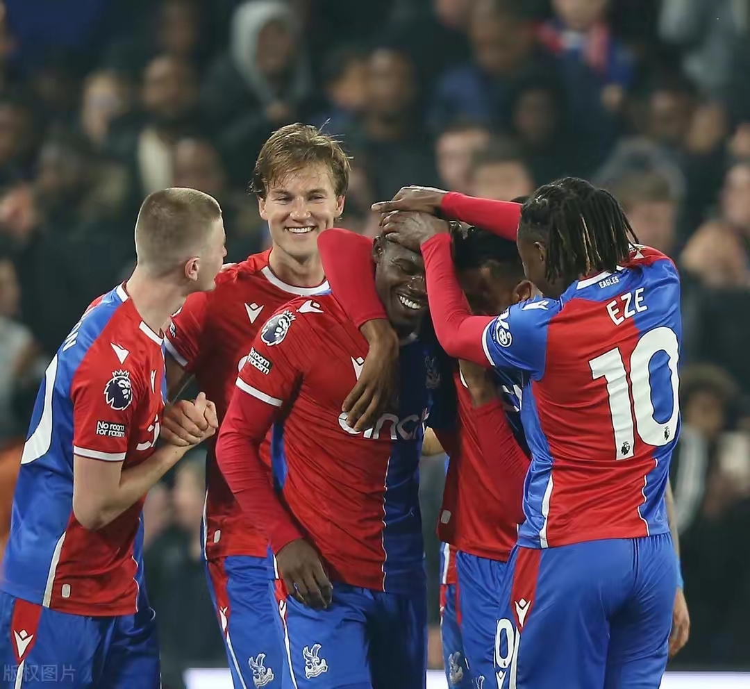 曼联主场憾负，水晶宫客场逆袭