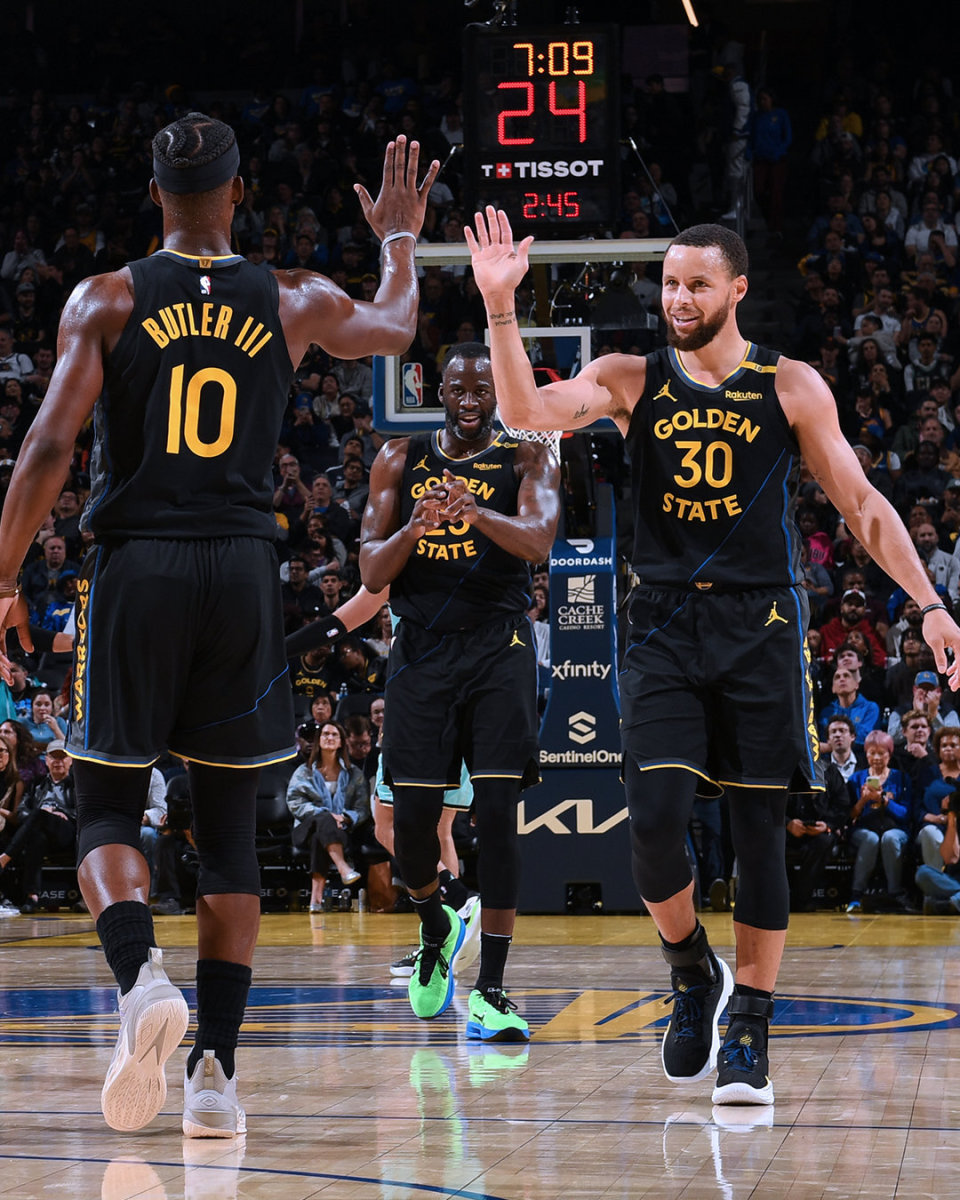 包含篮网客场擒魔术，延续胜利势头！的词条