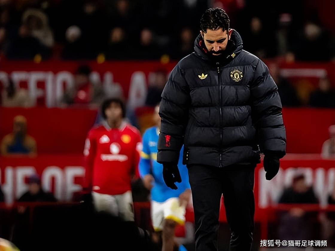 曼联坚守阵地，客场逼平对手