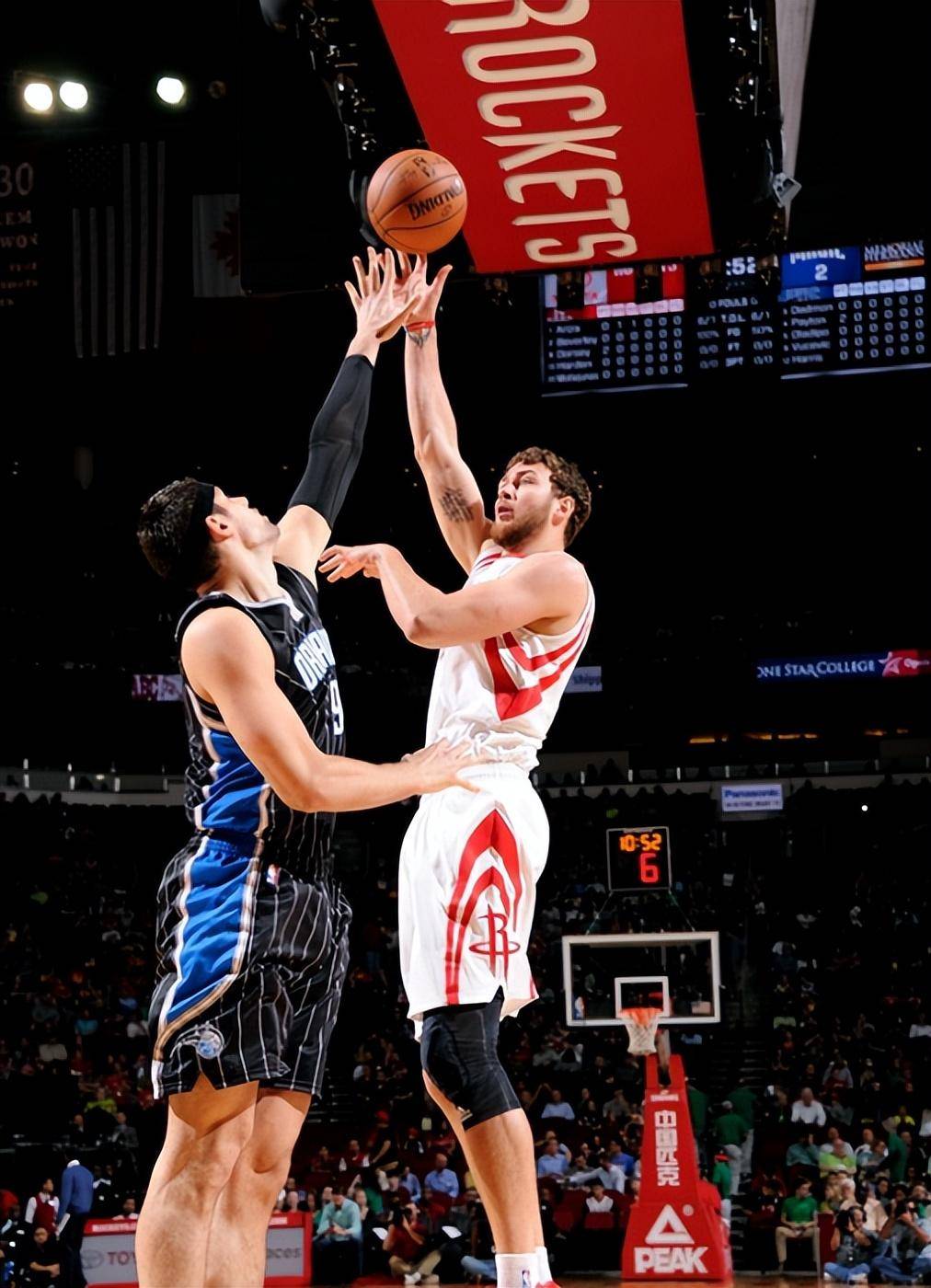 辽宁队完胜爵士，范弗利特高光表现