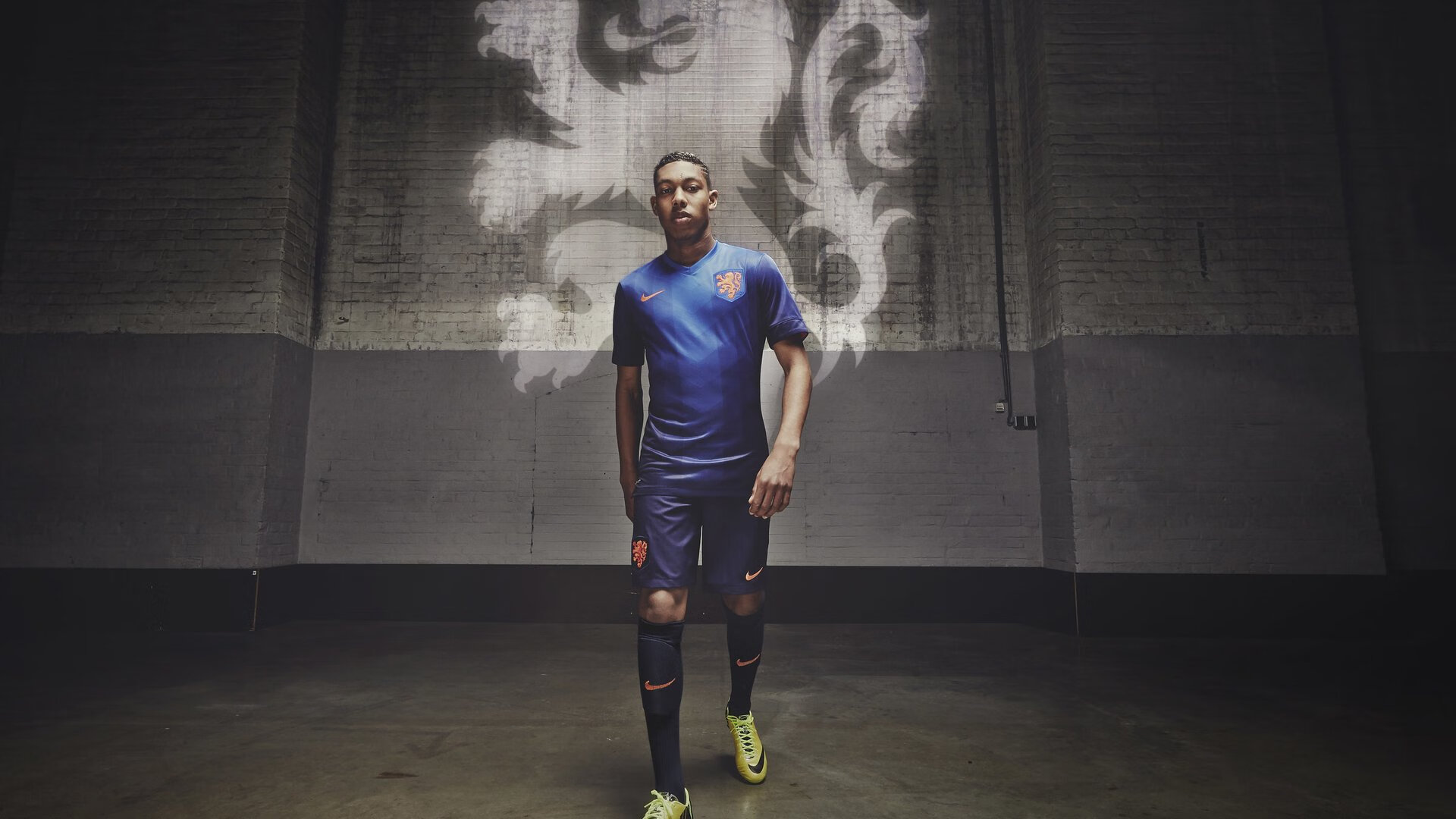 PG平台-德甲争冠战之夜，克瓦拉茨赫利亚关键战不手软，一球定江山