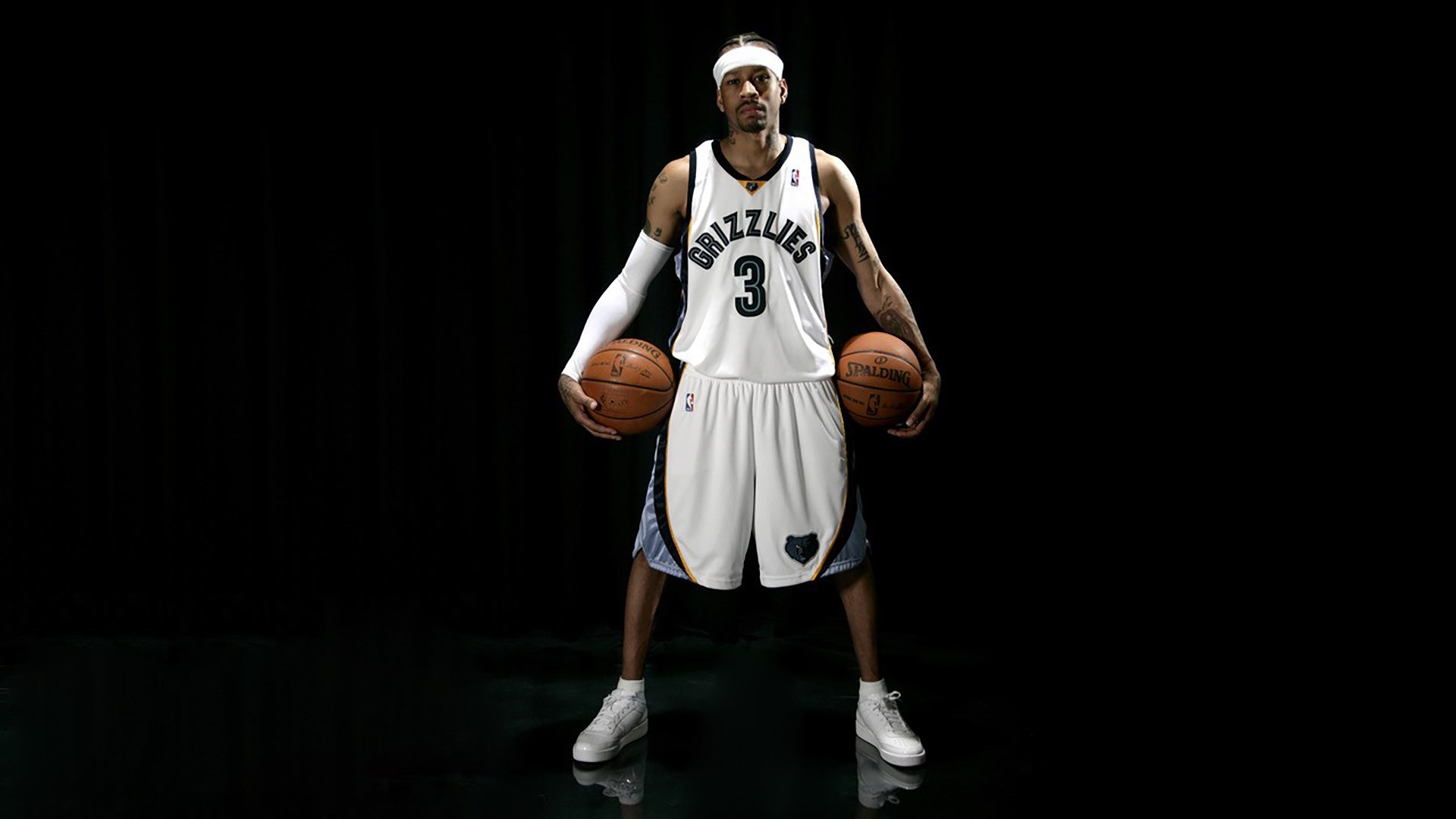 西甲国家德比之夜，库里带队取胜，跨越时空的竞技传奇